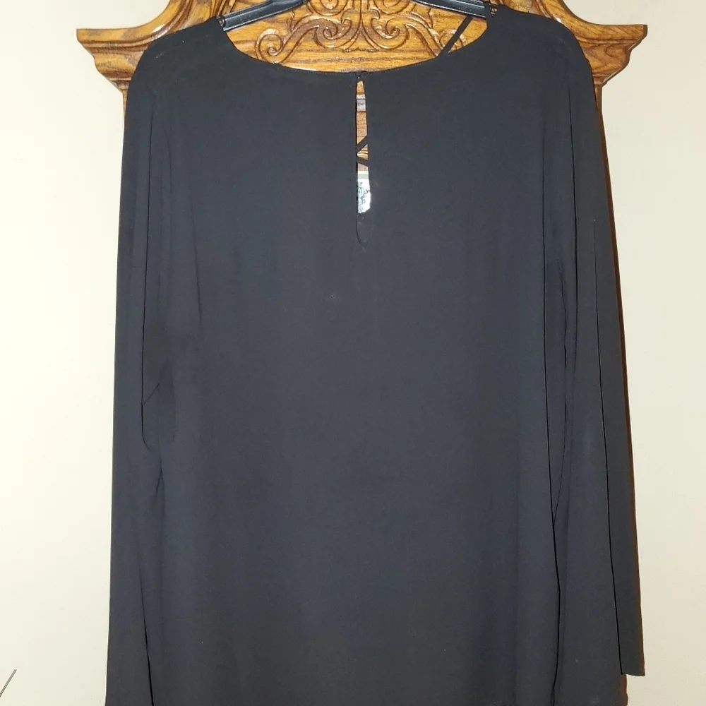 LUSH Women's V-neck with Criss-cross Tie Tunic - Picture 3 of 7
